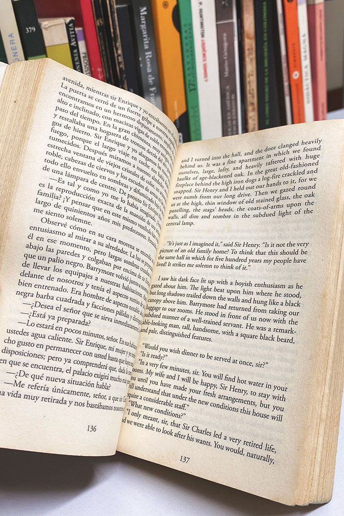 El sabueso de los Baskerville edición bilingüe Novela de Arthur Conan Doyle