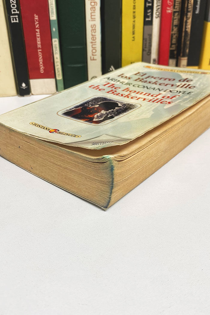 El perro de los Baskerville edición bilingüe Novela de Arthur Conan Doyle