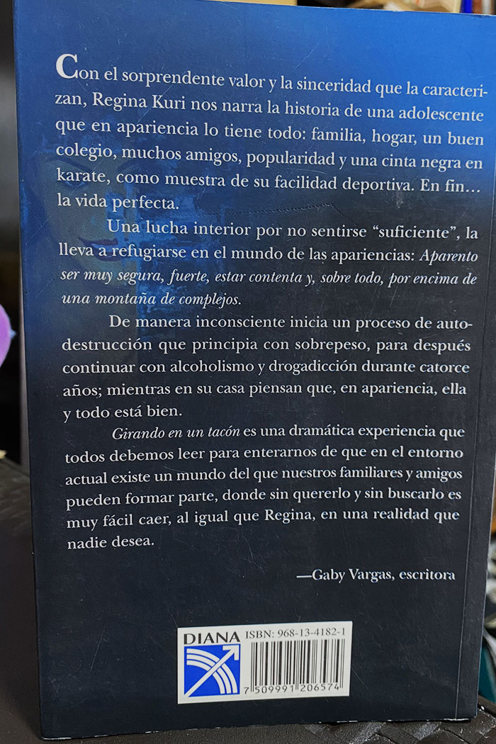 Girando en un Tacon Libro de Regina Kuri