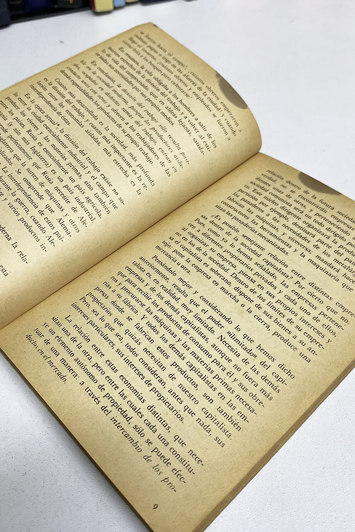 Manual de economía política libro de Lapidus y Ostrovitianv